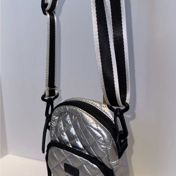Vooray Core Crossbody Bag Quilted Silver unisex - Picture 2 of 10